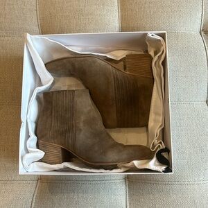 Vince size 8 ankle boots